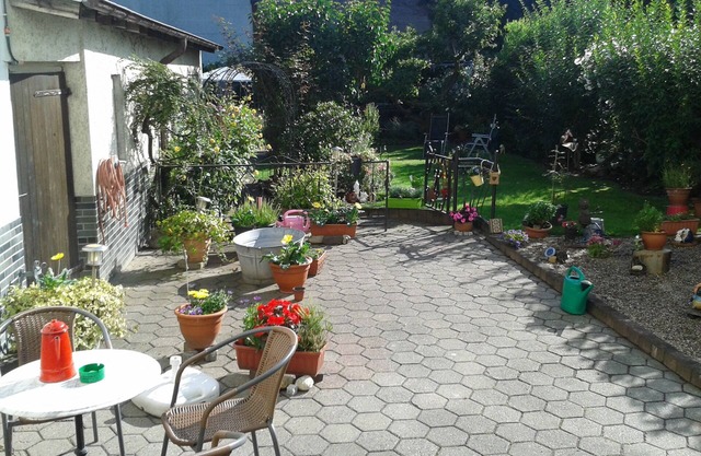 Appartement avec terrasse de la cour au rez-de-chaussée à droite