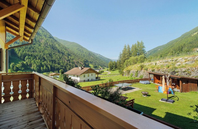 Appartement 'Waldheim Apt 5 6' avec vue sur la montagne, jardin partagé et Wi-Fi