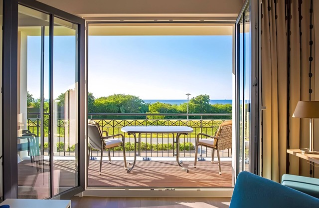 Appartement 'Waterkant 180 Grad' avec vue sur la mer, terrasse privée et Wi-Fi