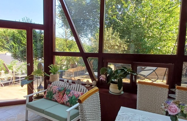 Appartement 'Weinbergsblick' avec terrasse privée, jardin privé et balcon