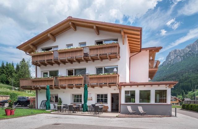 Appartement 'Wellness Alpino Con Minispa' avec vue sur les montagnes, terrasse partagée et Wi-Fi