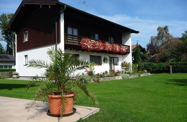 Appartement "Wennesz 1" au lac Chiemsee avec balcon orienté au sud, vue sur les montagnes et Wi-Fi