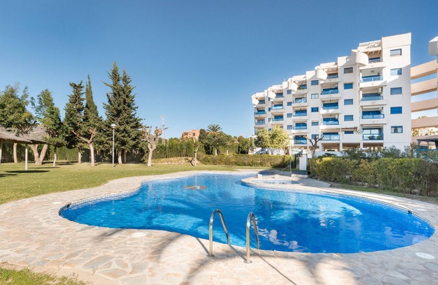 Appartement 'White and Blue Village' avec vue sur la mer, piscine partagée et climatisation