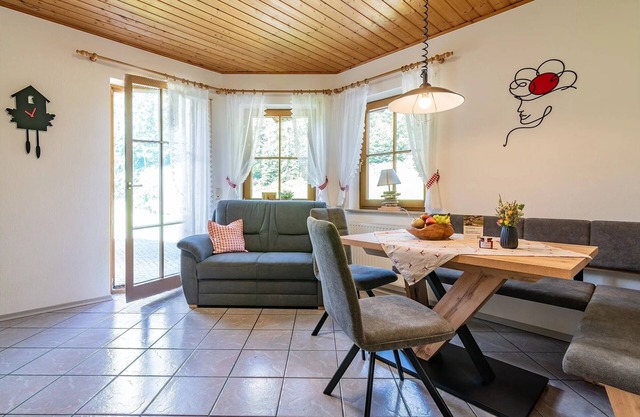 Appartement "Wiesengrund" avec vue sur les montagnes, terrasse privée et Wi-Fi