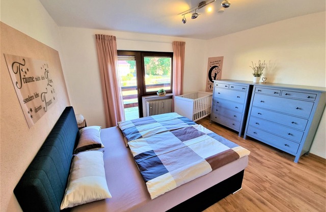 Location-Moderne-Salle de bain privée séparée-Balcon-Langfurth EG