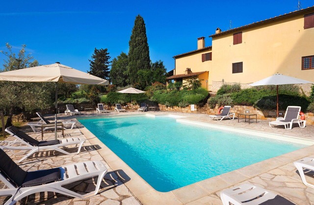 Appartement avec piscine, climatisation, WIFI, TV, vue panoramique, près de Greve In Chianti