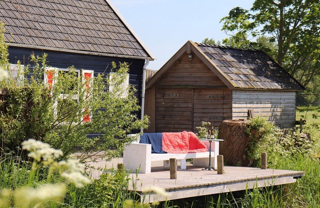 Maison d'hôtes confortable à Lekkum avec terrasse et vue