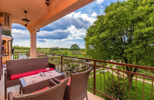 Appartement avec grand jardin pour jouer au football