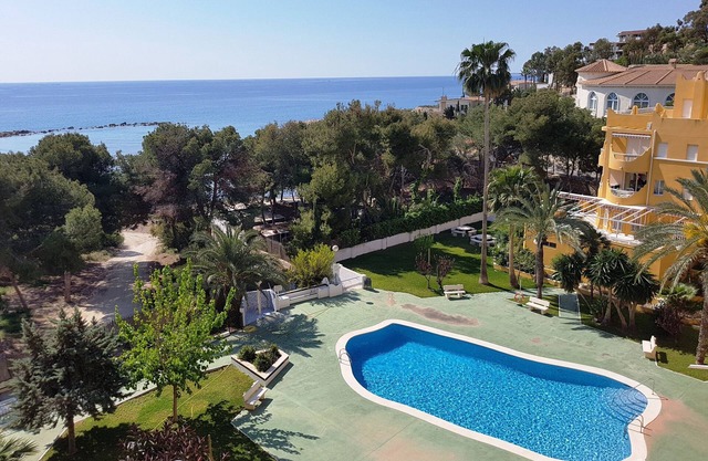 Appartement avec piscine, wifi et air conditionné en face de la mer.