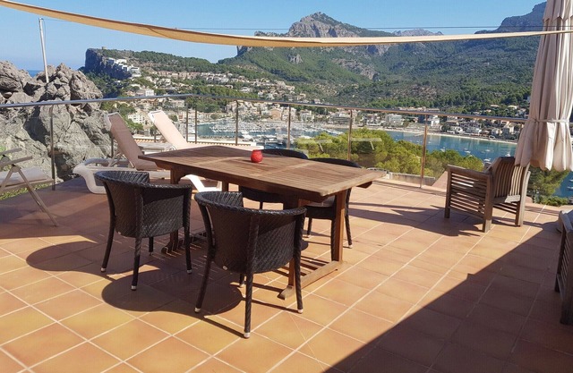Appartement avec piscine et terrasse avec vue imprenable.