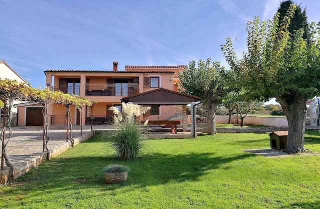 Appartement de vacances avec piscine pour 5