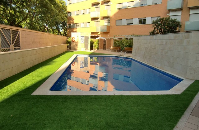 Appartement avec piscine , terrasses près de la mer et de la ville