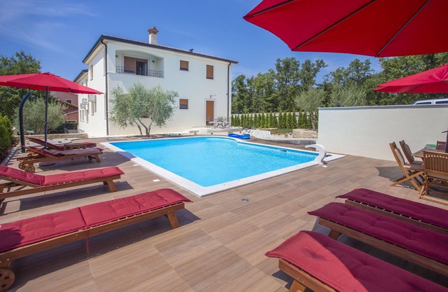 Top meublé, piscine avec transats, lave-linge, restaurant à proximité