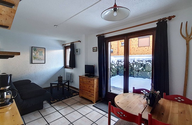 A LOUER APPARTEMENT LUMINEUX AVEC JARDIN PRIVATIF- MONTRIOND - 4 PERSONNES - OREE DE MORZINE 6C