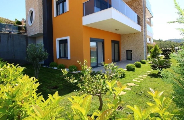 Apartment with sea / mountain views 3 + 1 with pool in a quiet location