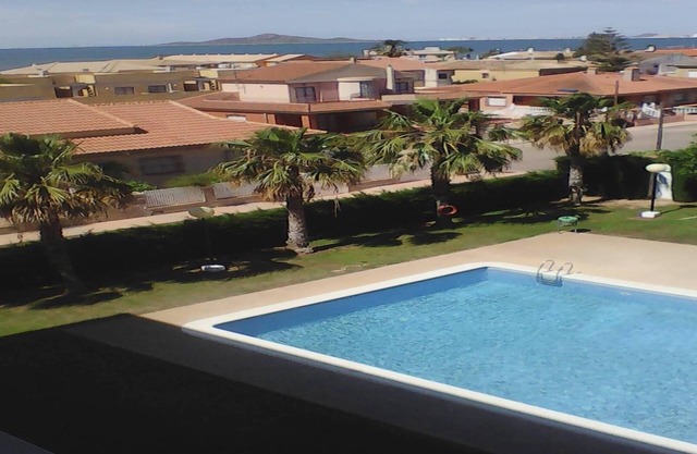 Appartement vue mer et avec piscine, 2 chambres pour max 4 adultes et 1 bébé