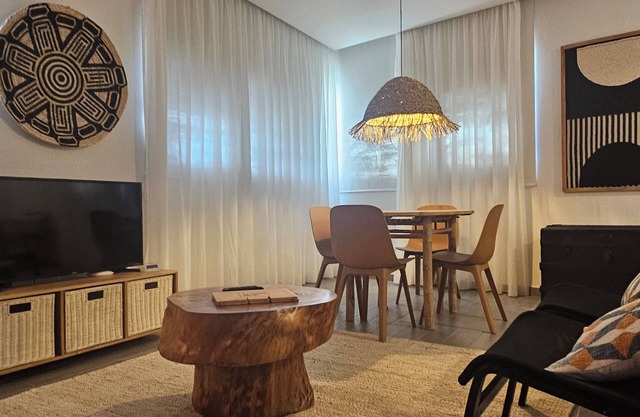 Apartment with sea view, 5 minutes walk from the beach!