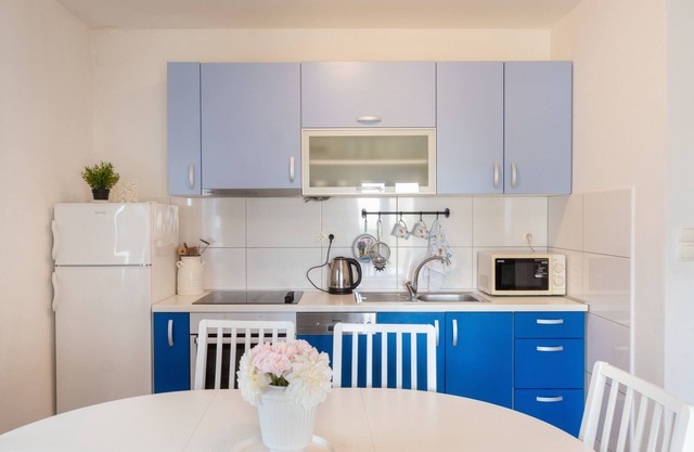 Apartment with sea view near the main city beach