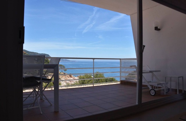 Appartement avec vue sur la mer et accès facile à pied, dans une urbanisation privée