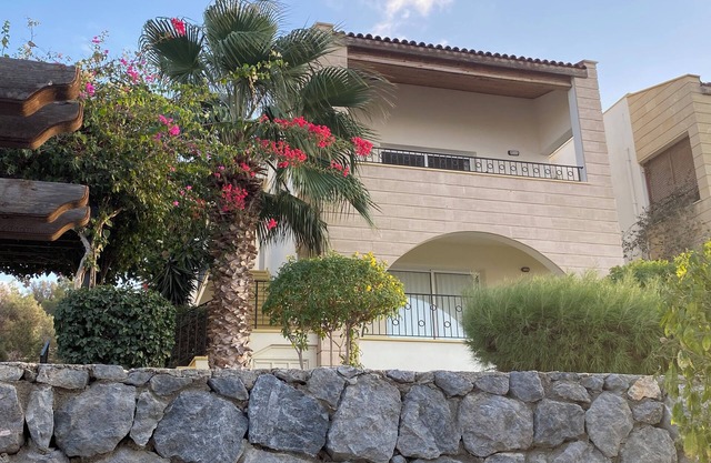 Appartement avec piscine partagée et vue sur la mer