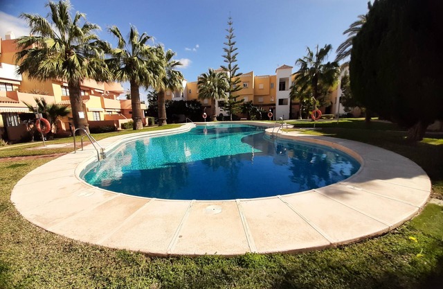 APPARTEMENT AVEC TERRASSE, PISCINE RESIDENCE NATURISTE REZ DE JARDIN ARBORE
