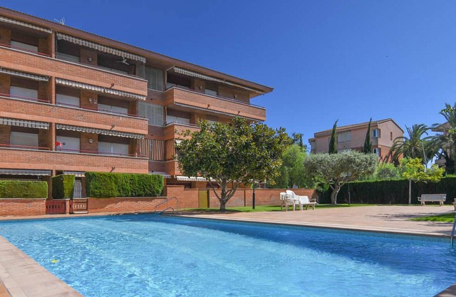 Appartement avec terrasse et piscine commune