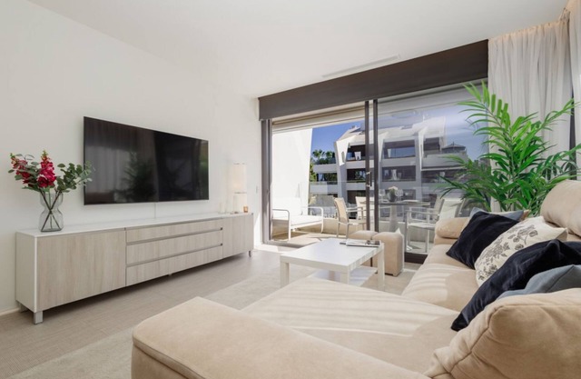 Appartement avec terrasse et piscine près de la plage, Dunes Beach