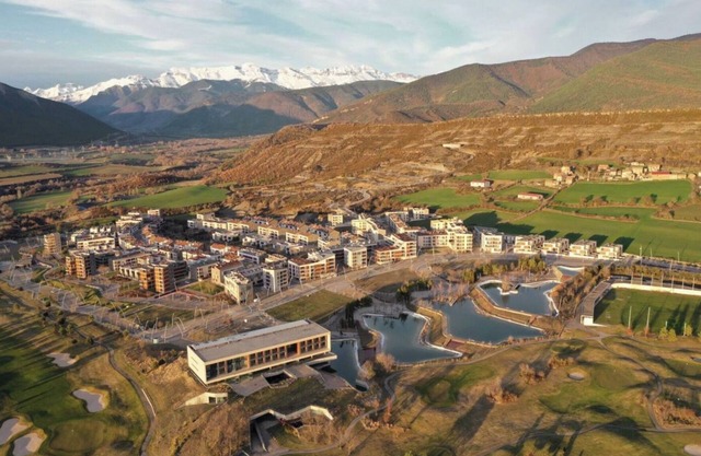 Apartment with views of the Pyrenees with free Wifi and Netflix