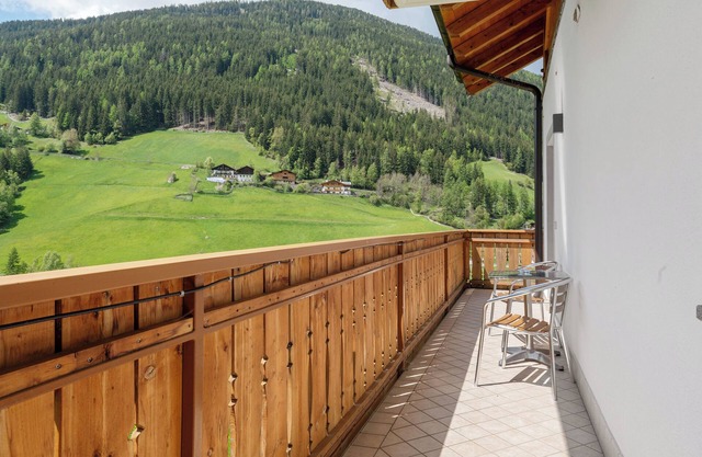 Appartement "Wohnung 1" avec vue sur les montagnes, jardin partagé et Wi-Fi