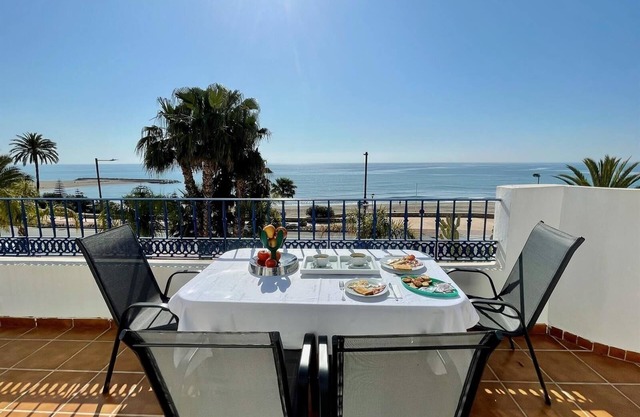Appartement 'Zahories Córner Mojácar sea views' avec piscine partagée, terrasse et Wi-Fi