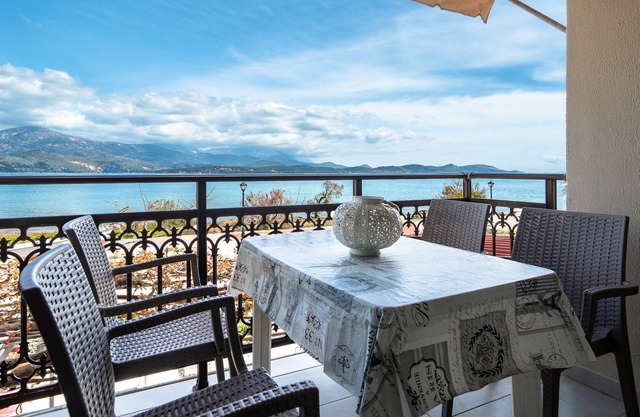 Apartment "Zois 3" with Sea View, Garden & Wi-Fi