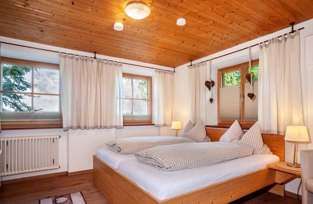 Appartement 'Zugspitze' avec vue sur les montagnes, terrasse partagée et Wi-Fi