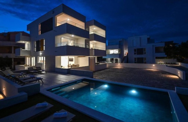 Apartments for 10 with Pool