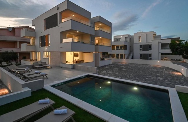 Apartments for 18 with Pool