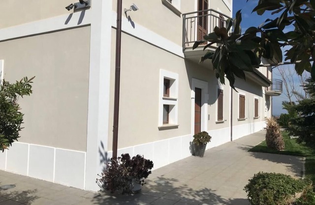 Appartements dans villa avec jardin