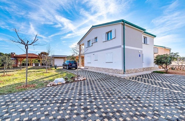 Appartements Ivan, (14610), Ražanac, Croatia