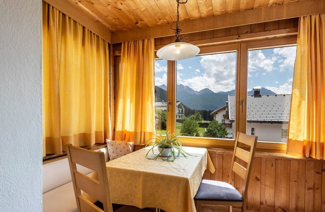 Appartements Résidence Montana Typ D1 avec vue sur les montagnes, Wi-Fi et balcon.