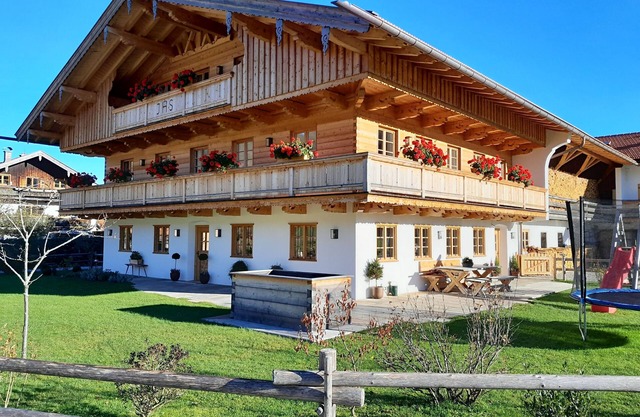 Apartments Rohnbogner - Holiday apartment Hirschberg