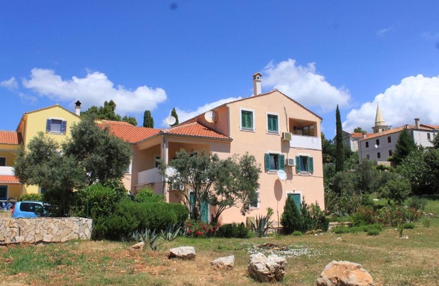 Apartments with parking space Sveti Jakov, Losinj - 8011