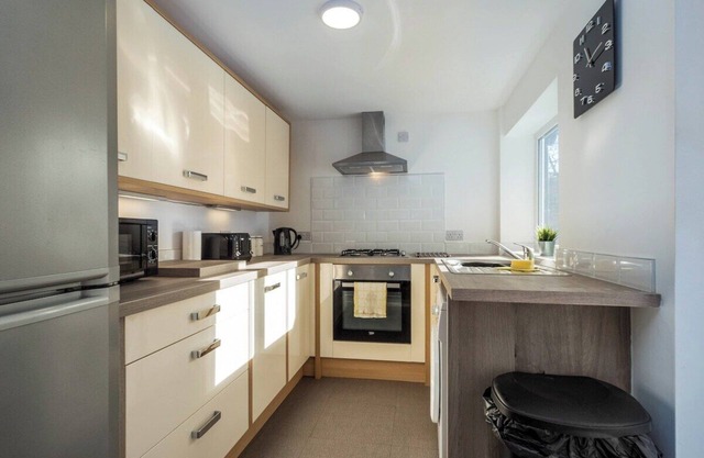 Apex Living Ne - Contractor & Family Friendly✔Netflix✔FREE Parking 2