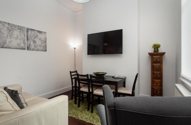 Apex Living NE - Beachville House 4 Beds FREE PARKING