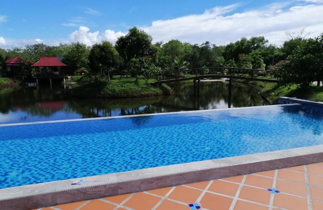 Api-api Eco Chalets