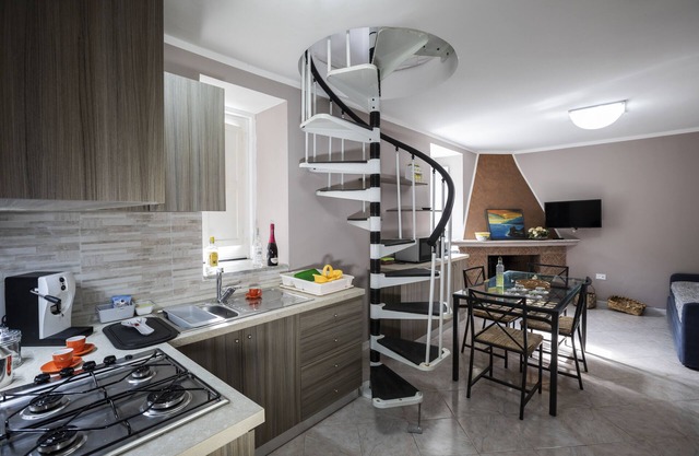 Apicella Holiday House