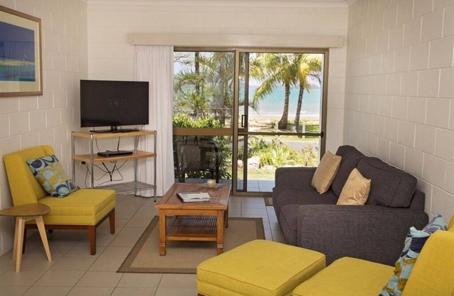 Apollo Jewel No 2 Beachfront Apartments