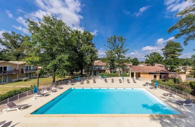 Appartement sur les cours de golf + 3 Piscines sur place