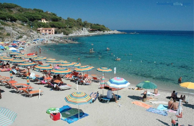 Pianosa apartment - in the center of Seccheto and a few steps from the sea