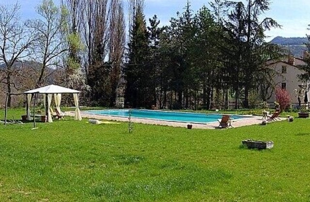 Appartement Aria B: Un bel appartement situé au sommet d'une petite colline.