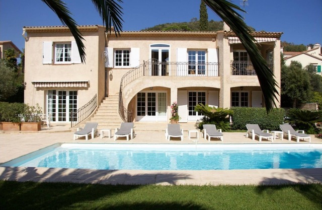 Appartement Azur Piscine,plage sable fin/village 400 m, clim, parking privé,