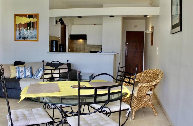 Appartement 2 Pièces avec Climatisation, 4 Couchages, à 100m de la Plage - FR-1-252A-33