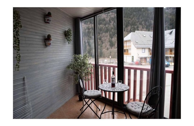 appartement 4' places, avec terrasse vitrée donnant sur le lac .